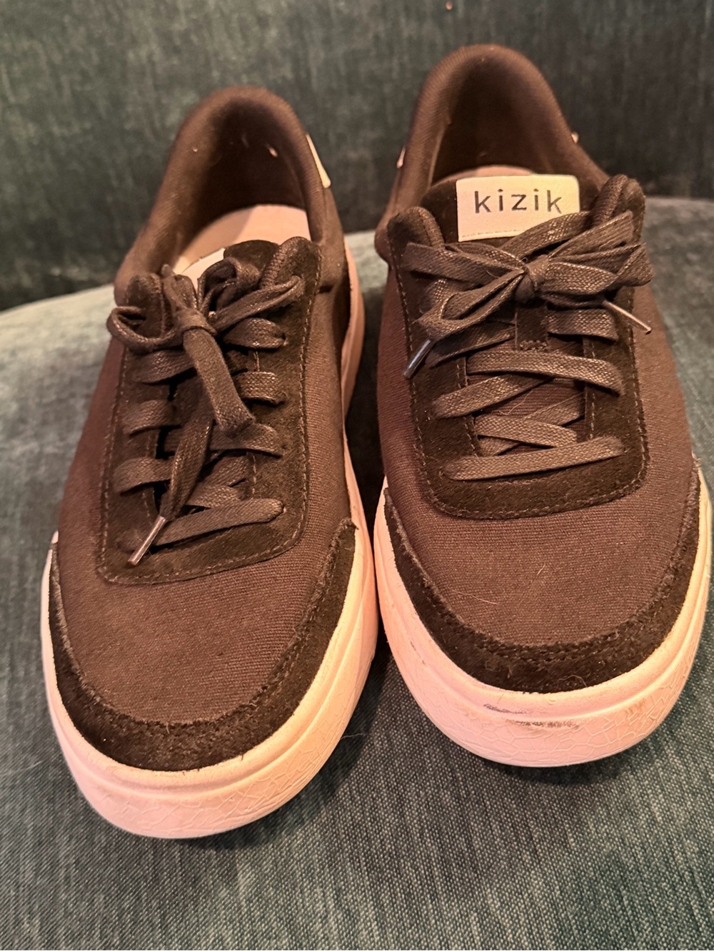KIZIK Men's 7.5/ Women’s 9 Black Sneakers with White Sole